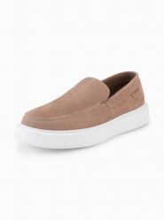 Zamszowe męskie półbuty slip on na grubej podeszwie – jasnobrązowe V3 - Rozmiar: 42. Brązowe codzienne półbuty męskie Ombre Clothing, z aplikacjami, z gumy, klasyczne, bez obcasa, bez zapięcia. W wyprzedaży za 254.99 zł.