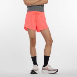 Spodenki męskie New Balance MS51283URR – pomarańczowe. Brązowe szorty sportowe męskie New Balance, bez wzorów, z materiału, sportowe. Za 359.99 zł.