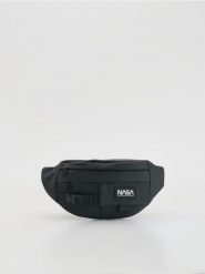 Saszetka nerka NASA - czarny. Czarne saszetki męskie Reserved, bez wzorów, małe. Za 79.99 zł.