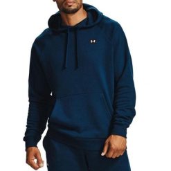 Bluza turystyczna męska Under Armour Rival Fleece. Niebieskie bluzy nierozpinane męskie Under Armour, m, bez wzorów, z bawełny, sportowe, bez ramiączek, z kapturem. Za 180.55 zł.