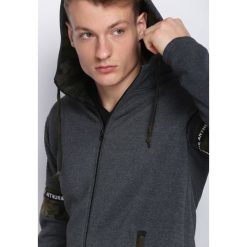 Ciemnoszara Bluza Be Ok. Szare bluzy rozpinane męskie Born2be. Za 49.99 zł.