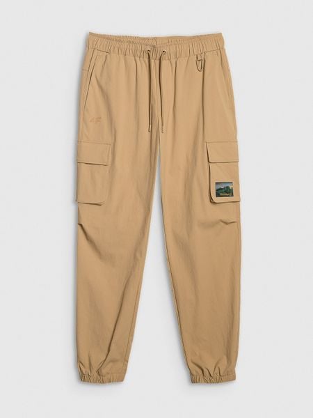 4F Spodnie casual cargo męskie - beżowe M. Brązowe spodnie na co dzień męskie 4f, bez wzorów, z tkaniny, casualowe. Za 189.99 zł.