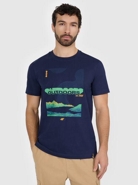 4F T-shirt regular z nadrukiem męski - granatowy XXL. Niebieskie t-shirty męskie 4f, m, bez wzorów, z bawełny, bez kołnierzyka, bez ramiączek. Za 69.99 zł.