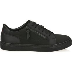 Czarne trampki męskie. Buty sportowe na co dzień męskie marki Kazar. Za 449.00 zł.