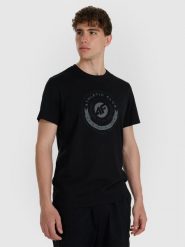 4F T-shirt regular z nadrukiem męski - czarny S. Czarne t-shirty męskie 4f, m, bez wzorów, z bawełny, bez kołnierzyka, bez ramiączek. Za 69.99 zł.