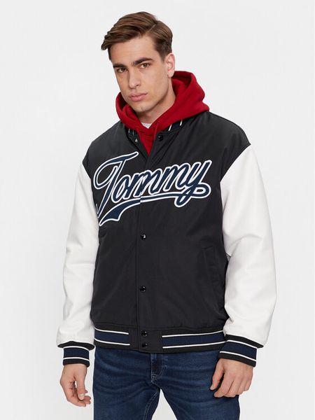 Tommy Jeans Kurtka bomber Letterman DM0DM17880 Czarny Regular Fit. Czarne kurtki męskie Tommy Jeans, m, bez wzorów, z jeansu, bez ramiączek, bez kaptura. Za 639.00 zł.