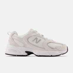 New Balance 530 MR530CE Sneakersy unisex. Czerwone buty sportowe na co dzień męskie New Balance, m, bez wzorów, z syntetyku, sportowe, bez ramiączek, bez kaptura. Za 439.99 zł.