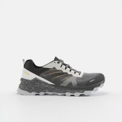 Buty do biegania w terenie męskie Kiprun MT3. Białe buty do biegania męskie KIPRUN, bez wzorów, z kauczuku, bez zapięcia, do biegania. Za 349.99 zł.