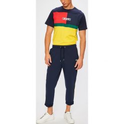 Fila - Spodnie James. Długie spodnie sportowe męskie marki Fila. W wyprzedaży za 199.90 zł.
