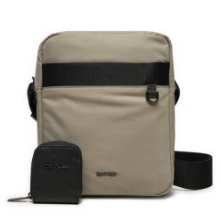 Saszetka Calvin Klein. Brązowe saszetki męskie Calvin Klein, bez wzorów, młodzieżowe, małe. Za 209.99 zł.