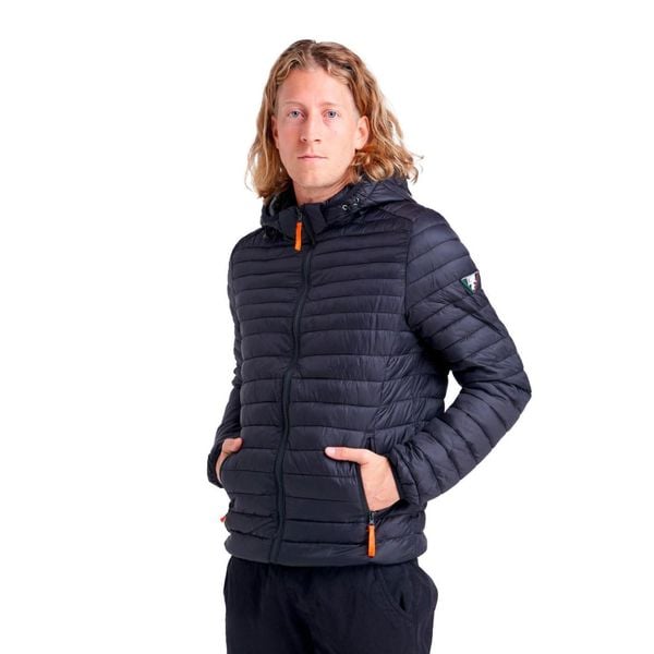 Męska kurtka Leone z kapturem i zamkiem Basic. Czarne kurtki męskie LEONE 1947 APPAREL, l, bez wzorów, z tkaniny, sportowe, bez ramiączek, z kapturem. W wyprzedaży za 279.50 zł.