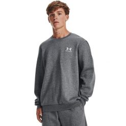 Bluza fitness męska Under Armour Essential Fleece Crew. Szare bluzy nierozpinane męskie Under Armour, m, bez wzorów, sportowe, bez ramiączek, bez kaptura. Za 179.99 zł.