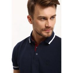 T-SHIRT MĘSKI POLO Z GŁADKIEJ PIKI. Koszulki polo męskie marki TOP SECRET. W wyprzedaży za 29.99 zł.