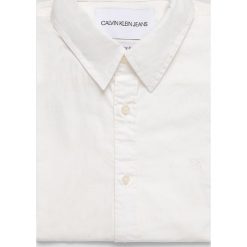 Calvin Klein Jeans - Koszula. Białe koszule męskie Calvin Klein Jeans, l, bez wzorów, z bawełny, bez kołnierzyka, bez ramiączek. W wyprzedaży za 199.90 zł.