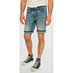 Wrangler - Szorty. Szare szorty męskie Wrangler, z bawełny, casualowe. W wyprzedaży za 149.90 zł.