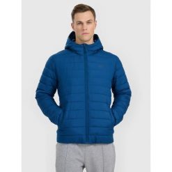 Kurtka męska 4F M598 ciemny granat 4FWAW25TDJAM598. Czarne kurtki męskie 4f, m, bez wzorów, sportowe, bez ramiączek, bez kaptura. Za 249.00 zł.