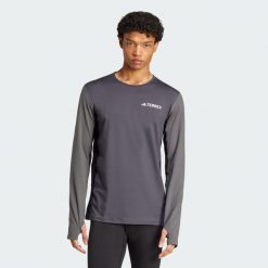 Koszulka z długim rękawem Multi Synthetic Base Layer. Szare koszulki męskie z długim rękawem ADIDAS, uniwersalny, bez wzorów, sportowe, bez kołnierzyka, bez ramiączek. Za 219.00 zł.