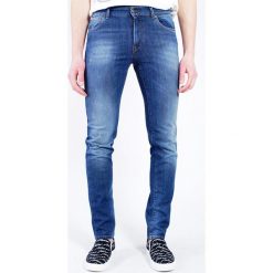 Jeansy z przetarciami. Niebieskie jeansy męskie TRUSSARDI JEANS, z aplikacjami, z jeansu. Za 255.00 zł.