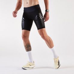 Legginsy do biegania w terenie krótkie męskie Kiprun Trail Run 900 Ultra. Czarne legginsy męskie KIPRUN, l, bez wzorów, z elastanu, krótkie, do biegania. Za 199.99 zł.