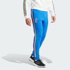 Spodnie dresowe Italy DNA. Niebieskie spodnie dresowe męskie ADIDAS, bez wzorów, z dresówki. Za 262.95 zł.