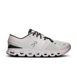 Buty do biegania Mężczyzna On Running Cloud X 4 biały. Białe buty do biegania męskie On Running, bez wzorów, z gumy, bez zapięcia, do biegania. Za 1,047.00 zł.