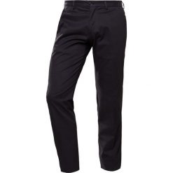 Armani Collezioni Spodnie garniturowe nero nero. Eleganckie spodnie męskie Armani Collezioni. W wyprzedaży za 359.50 zł.