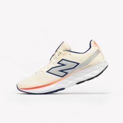 Buty do biegania męskie New Balance Fresh Foam 520 V9. Buty do biegania męskie New Balance, bez wzorów, bez zapięcia, do biegania. Za 299.99 zł.