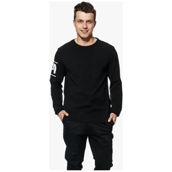 Umbro Bluza Deer , czarny, rozmiar XXL. Czarne bluzy nierozpinane męskie Umbro, m, bez wzorów, z bawełny, eleganckie, bez ramiączek, bez kaptura. W wyprzedaży za 63.99 zł.