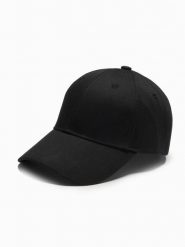 Jednokolorowa męska czapka bejsbolówka z daszkiem – czarna V1. Czarne czapki męskie Ombre Clothing, bez wzorów, z bawełny, klasyczne. W wyprzedaży za 74.99 zł.