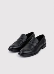 PAKO LORENTE – Czarne mokasyny męskie. Czarne mokasyny męskie Pako Lorente, ze skóry, bez zapięcia. Za 399.99 zł.