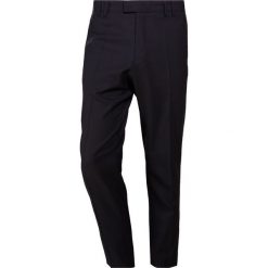 Filippa K NOAH COOL SLACKS Spodnie garniturowe dark navy. Eleganckie spodnie męskie marki Filippa K. W wyprzedaży za 443.40 zł.