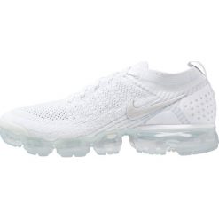 Nike Performance AIR VAPORMAX FLYKNIT 2 Obuwie do biegania treningowe white/vast grey/football grey. Buty do biegania męskie marki New Balance. Za 879.00 zł.
