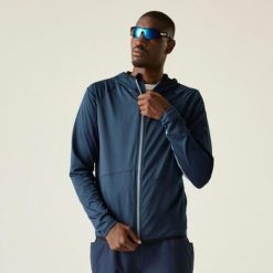 Męska bluza Assimilate VI z kapturem i rozciągliwym zamkiem błyskawicznym. Niebieskie bluzy z kapturem męskie Dare 2B, m, bez wzorów, z elastanu, z kapturem. W wyprzedaży za 229.99 zł.