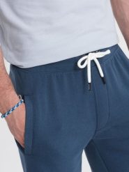 Ombre Męskie spodenki dzianinowe ze ściągaczem i kieszeniami - ciemnoniebieskie V4 OM-SRBS-0139 S. Niebieskie szorty sportowe męskie Ombre, bez wzorów, z dzianiny, sportowe. Za 49.99 zł.