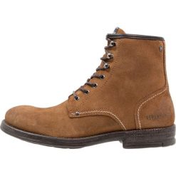 Replay TREL Botki sznurowane camel. Buty zimowe męskie marki Replay. W wyprzedaży za 421.85 zł.