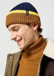 WRANGLER SIGN OFF BEANIE MĘSKA CZAPKA ZIMOWA CIEPŁA NAVY 112357188 W0M9011976. Niebieskie czapki męskie Wrangler, na zimę, bez wzorów. Za 79.99 zł.