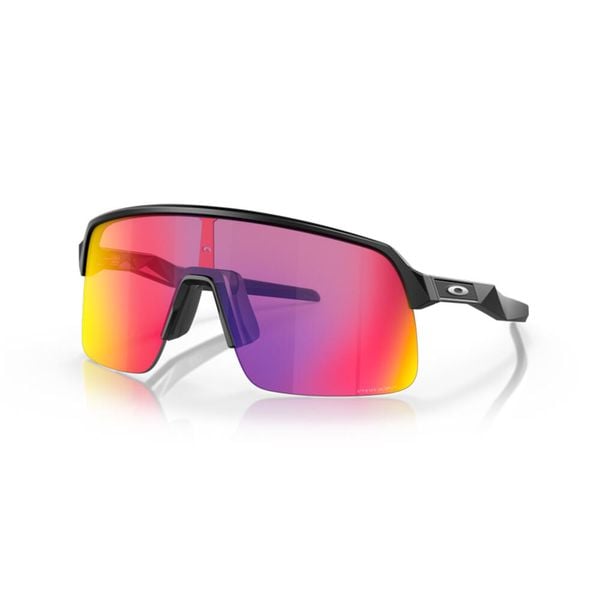 Męskie okulary przeciwsłoneczne Oakley® Sutro Lite w kolorze czerwonym. Czarne okulary przeciwsłoneczne męskie Oakley, bez wzorów, sportowe. Za 668.47 zł.