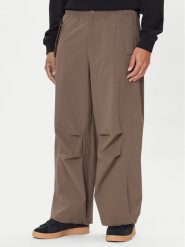Adidas Spodnie materiałowe Premium Essentials Utility Parachute JW1087 Brązowy Loose Fit. Brązowe spodnie na co dzień męskie ADIDAS, bez wzorów, z materiału. Za 369.99 zł.
