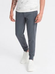 Bawełniane dresowe spodnie męskie joggery BASIC – grafitowe V11 - Rozmiar: S. Szare długie spodnie sportowe męskie Ombre Clothing, bez wzorów, z bawełny. W wyprzedaży za 149.99 zł.