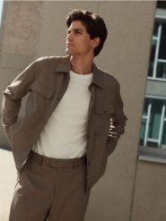 Kurtka z kołnierzem - brązowy. Brązowe kurtki męskie Reserved, l, bez wzorów, z tkaniny, bez ramiączek, bez kaptura. W wyprzedaży za 69.99 zł.