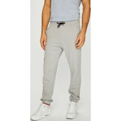 Tommy Jeans - Spodnie. Spodnie na co dzień męskie marki Tommy Jeans. W wyprzedaży za 279.90 zł.