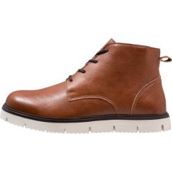 Bianco GRAINY WARM BOOT Botki sznurowane light brown. Buty zimowe męskie marki Bianco. W wyprzedaży za 384.30 zł.