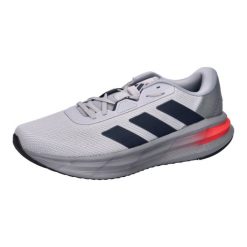 Buty do biegania adidas Galaxy 7. Szare buty do biegania męskie ADIDAS, bez wzorów, bez zapięcia, do biegania. Za 247.50 zł.
