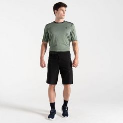 Spodenki fitness męskie Dare 2b Duration II. Czarne szorty sportowe męskie Dare 2B, bez wzorów. W wyprzedaży za 356.60 zł.