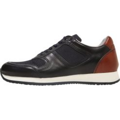 Floris van Bommel BOLTI CLASSIC Sneakersy niskie dark blue. Niebieskie buty sportowe na co dzień męskie Floris van Bommel, z materiału. W wyprzedaży za 532.95 zł.