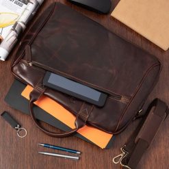 Torba męska skórzana na ramię laptopa duża ciemno-brązowa biznesowa Beltimore N01. Brązowe torby na laptopa męskie bez wzorów, duże. Za 379.90 zł.