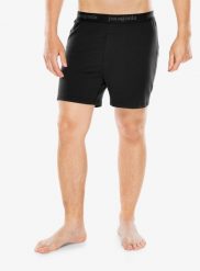 Bokserki termoaktywne Patagonia Essential Boxers - black. Czarne bielizna termoaktywna męska Patagonia, m, bez wzorów. Za 180.54 zł.