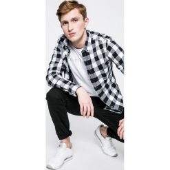 Produkt by Jack & Jones - Koszula Graham. Szare koszule męskie PRODUKT by Jack & Jones, w kratkę, z bawełny, button down, z długim rękawem. W wyprzedaży za 79.90 zł.