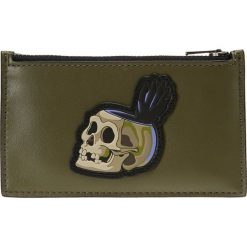 Coach ZIP CARD CASE IN GLOVETAN FEATURING DISNEY SKULL Portfel army green. Portfele męskie Coach. Za 569.00 zł.