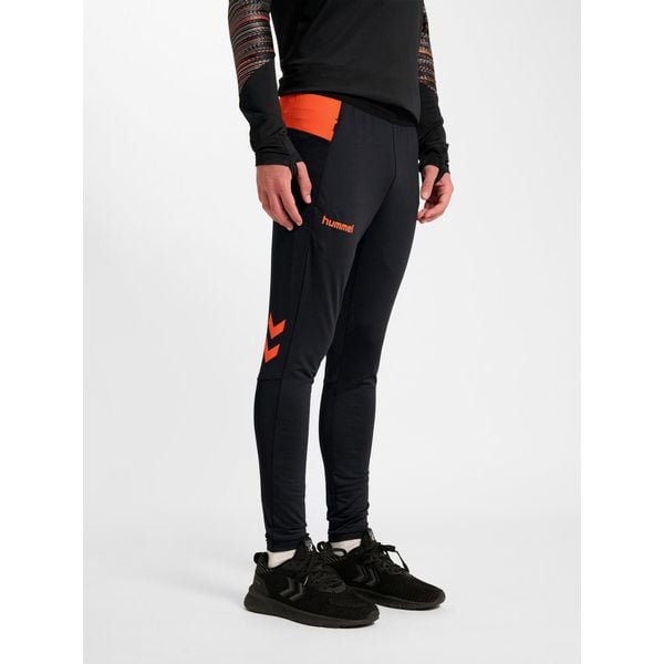 Spodnie dresowe Hummel Blaze Pro. Brązowe spodnie dresowe męskie HUMMEL, bez wzorów, z dresówki. Za 217.00 zł.